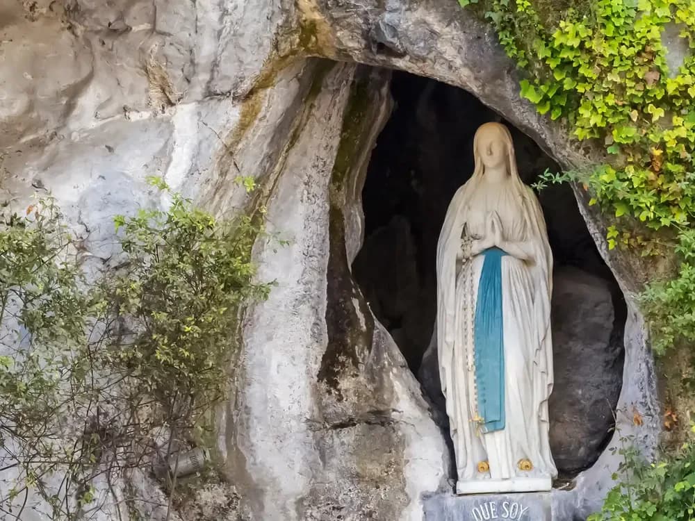 Lourdes e as visitas de Maria